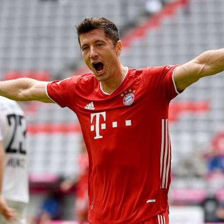 Robert Lewandowski comemora gol do Bayern de Munique sobre o Freiburg - Reuters