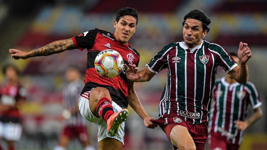 Pedro, do Flamengo, e Matheus Ferraz, do Fluminense, disputam bola na final do Carioca 2020 - Thiago Ribeiro/AGIF