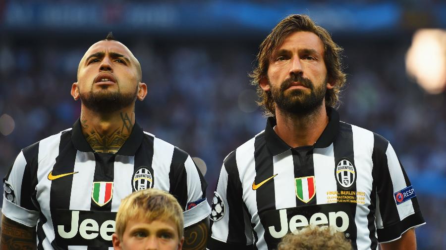 Arturo Vidal e Andrea Pirlo chegaram e saíram juntos da Juventus, clube em que atuaram durante quatro anos, entre 2011 e 2015 - Shaun Botterill/Getty Images
