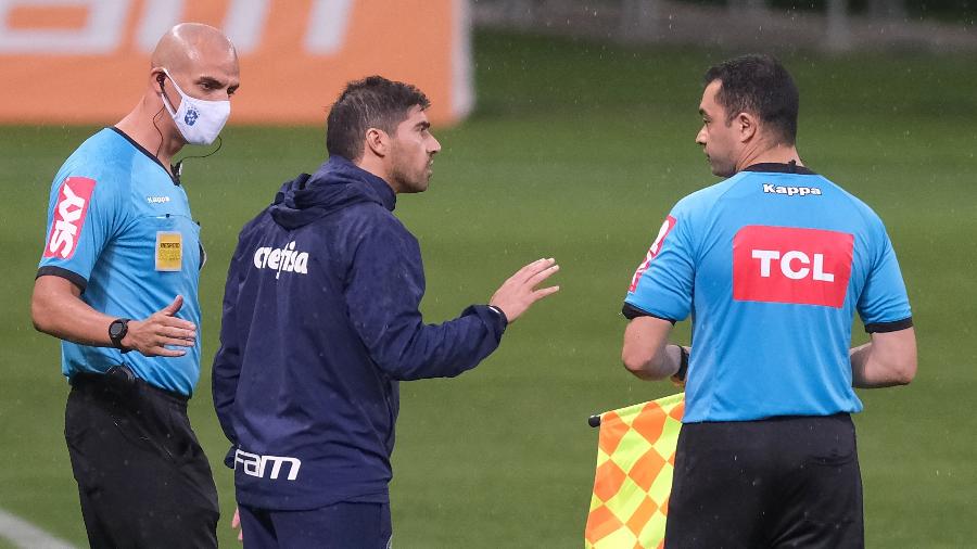 Abel Ferreira foi expulso pela arbitragem na partida contra o Ceará - Marcello Zambrana/AGIF