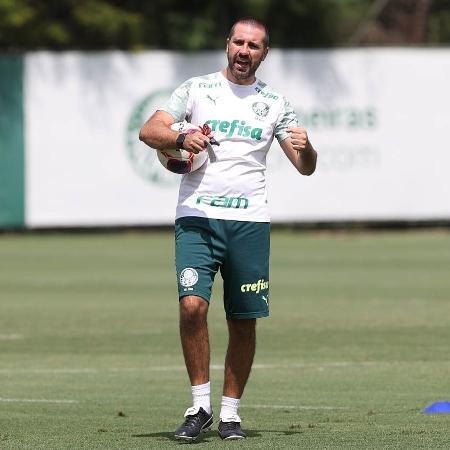 Auxiliar-técnico João Martins durante treino do Palmeiras - Cesar Greco