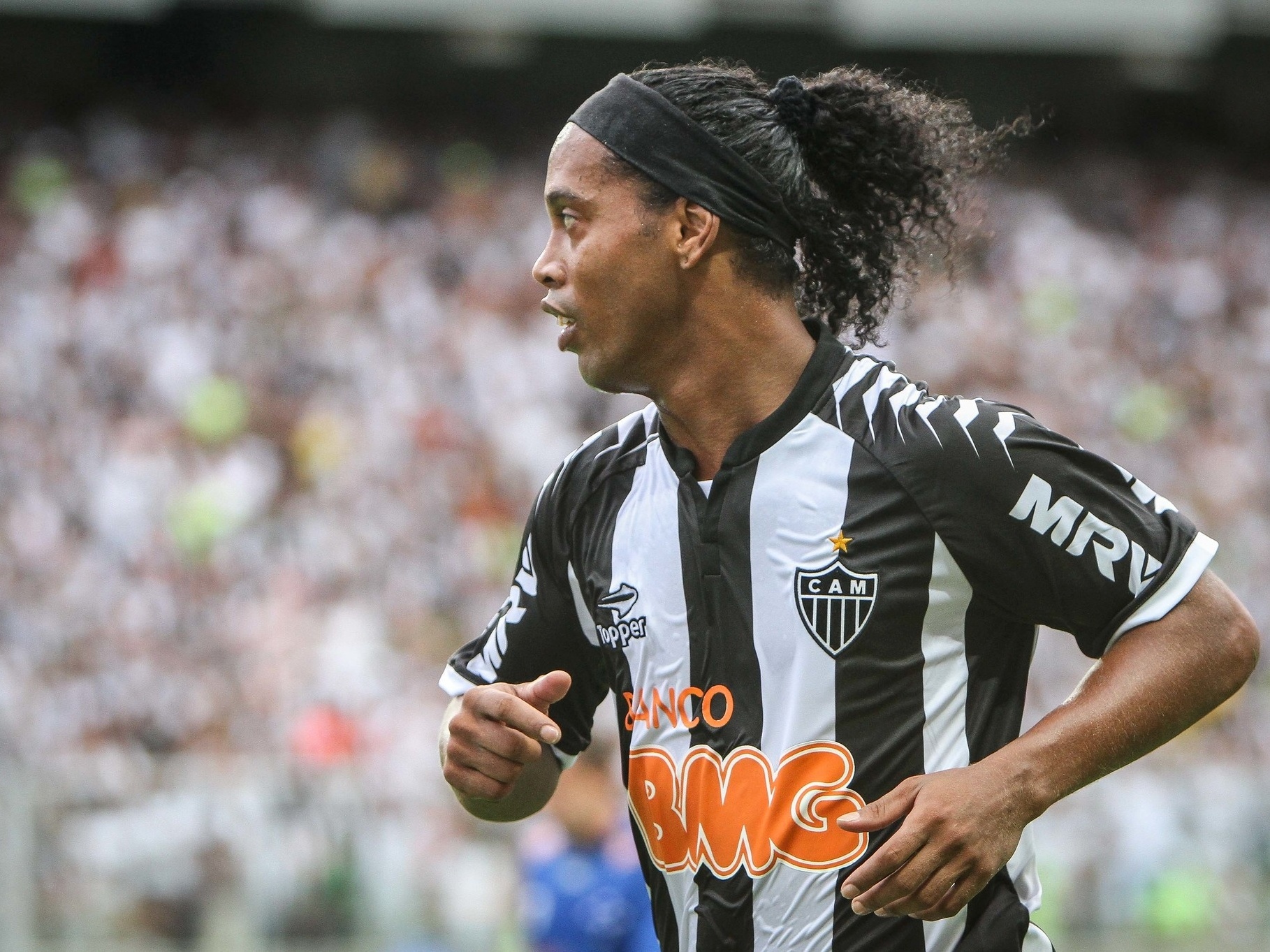 Ronaldinho Gaúcho completa 41 anos e Galo homenageia o ídolo