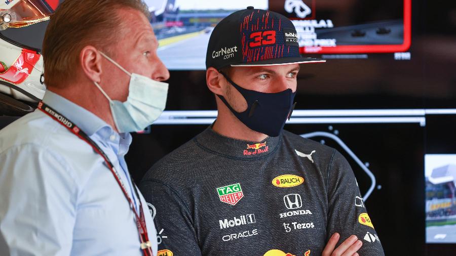 Jos Verstappen com o filho, Max, líder do Mundial de F-1 e vencedor de cinco etapas nesta temporada - Getty Images