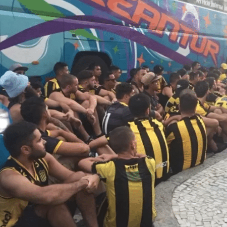 Torcedores do Peñarol detidos no Rio de Janeiro, em 2019: um rubro-negros morreu - Silvia Ribeiro/UOL