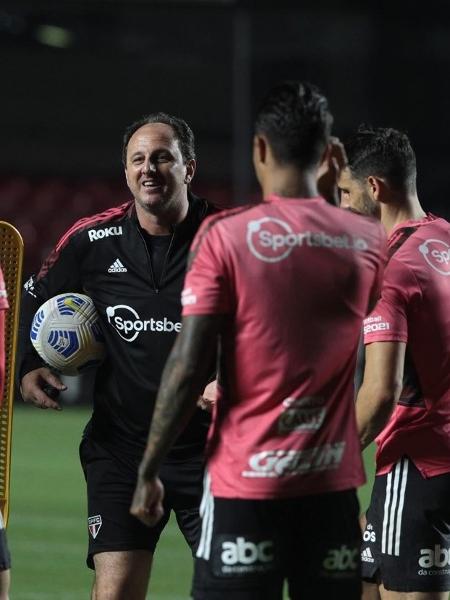 Rogério Ceni comanda primeiro treino após voltar ao São Paulo - Rubens Chiri / saopaulofc