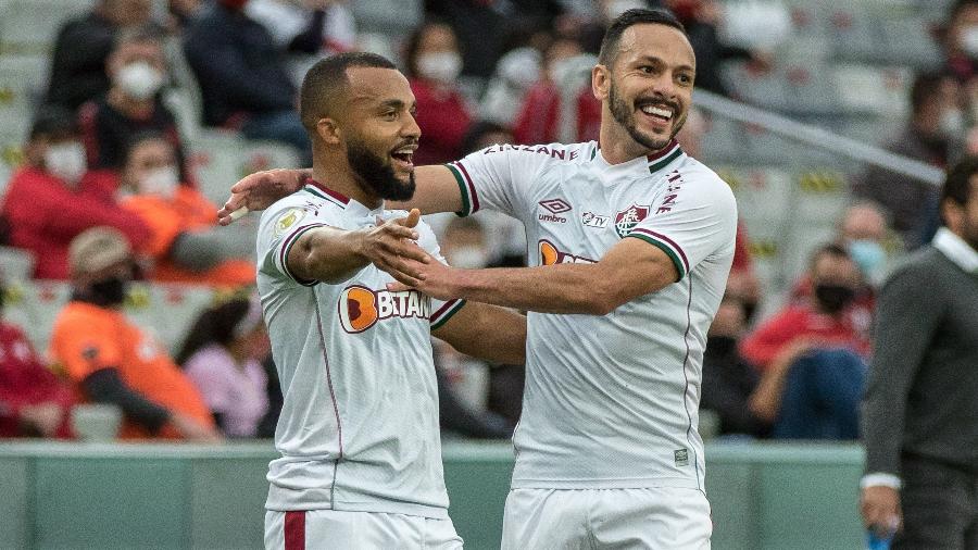 Samuel Xavier e Yago Felipe comemoram gol do Fluminense contra o Athletico-PR - Robson Mafra/AGIF