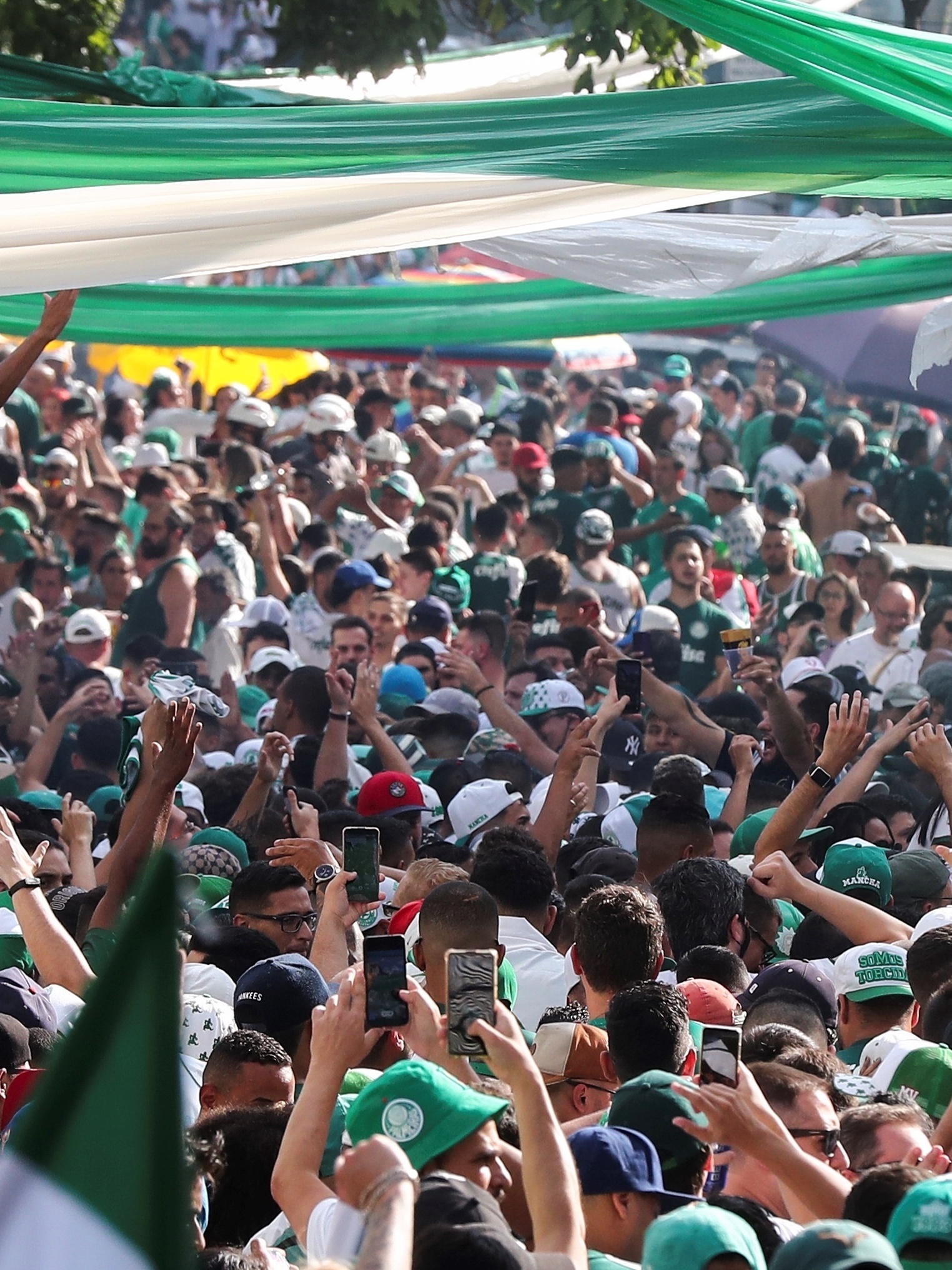 União Flarinthians! Torcedores se unem contra Palmeiras pela final da  Libertadores - Coluna do Fla