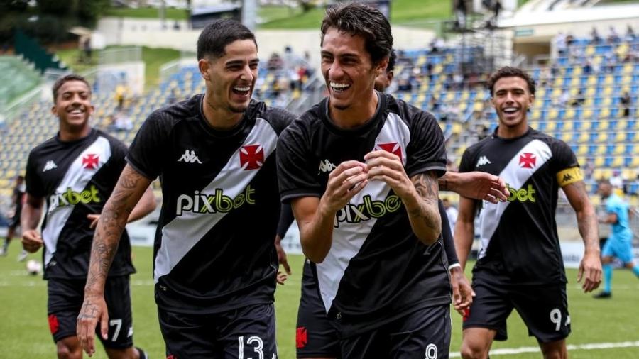 Jogadores do Vasco celebram gol contra Rio Claro, na Copinha 2022 - João Carlos Gomes