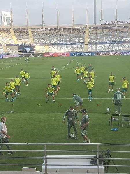 Elenco do Palmeiras treina no estádio Al Nahyan, em Abu Dhabi - Diego Iwata/UOL