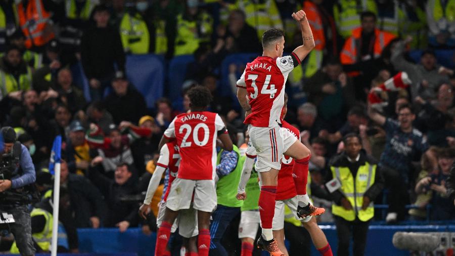 Jogadores do Arsenal celebram gol sobre o Chelsea no Campeonato Inglês - GLYN KIRK / AFP