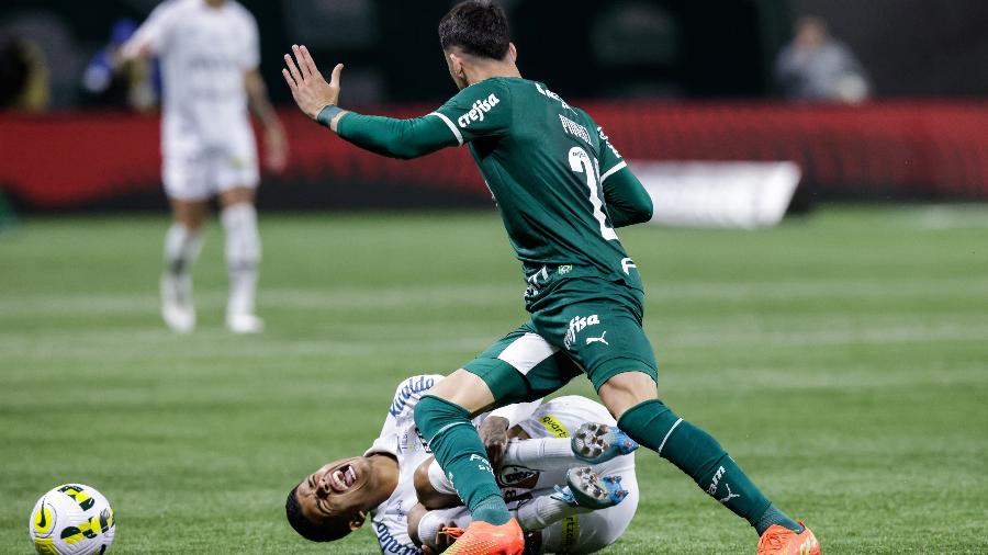 Piquerez em ação durante Palmeiras x Santos, jogo do Campeonato Brasileiro - Alexandre Schneider/Getty Images