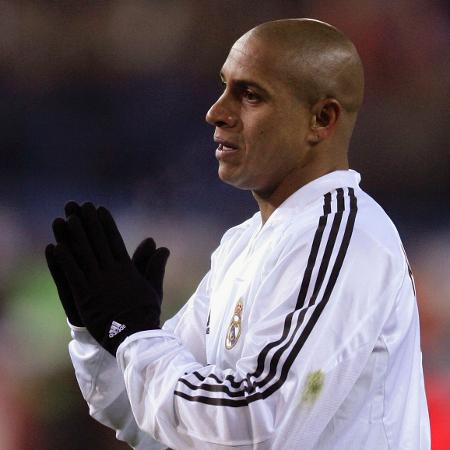 Roberto Carlos, do Real Madrid, durante clássico contra o Atlético de Madri em 2005 - Denis Doyle/Getty Images