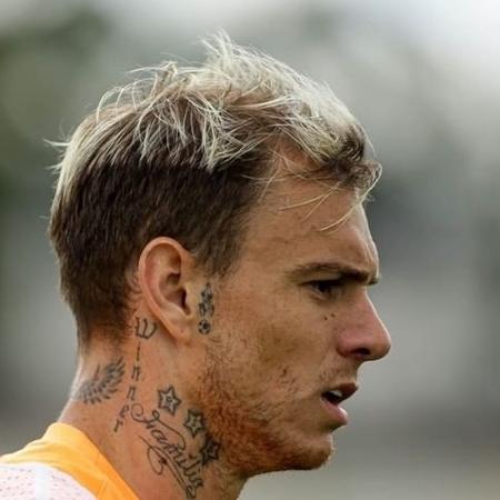 Atacante foi fotografado com bastante cabelo durante treinamento do Corinthians - Reprodução/Instagram