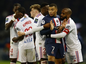 Brasil Lyonnais: PSG vence o Lyon no Gerland e é tricampeão francês!