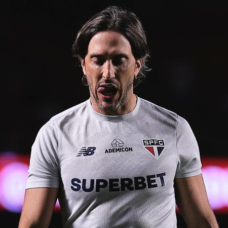 Luis Zubeldía, técnico do São Paulo, durante jogo contra o Cuiabá