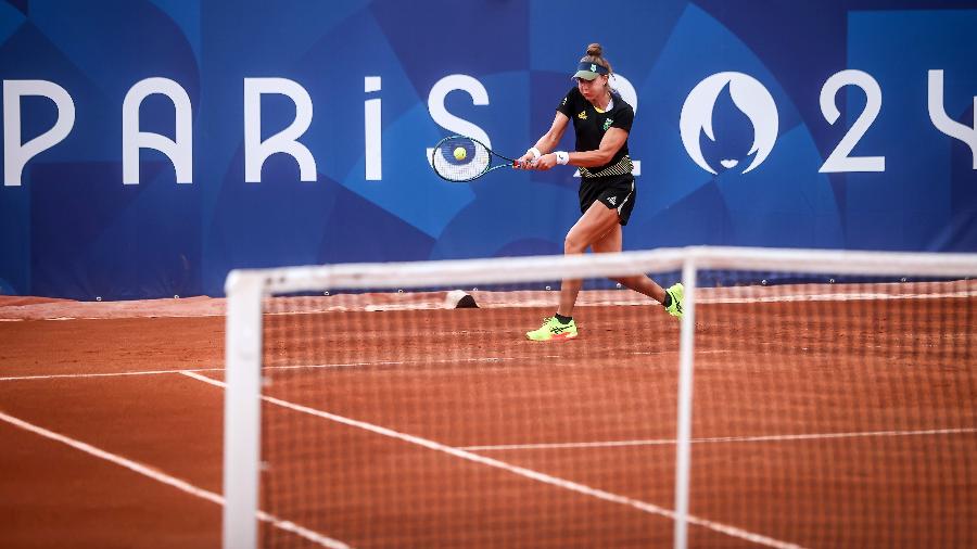 Bia Haddad Maia durante treino em Roland Garros para as Olimpíadas de Paris