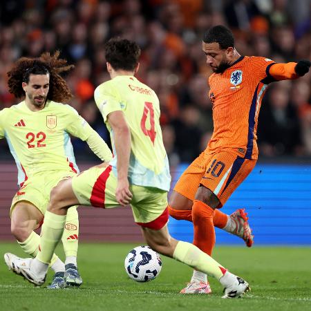 Memphis Depay em ação durante jogo entre Holanda e Espanha na Liga das Nações Memphis Depay em ação durante jogo entre Holanda e Espanha na Liga das Nações