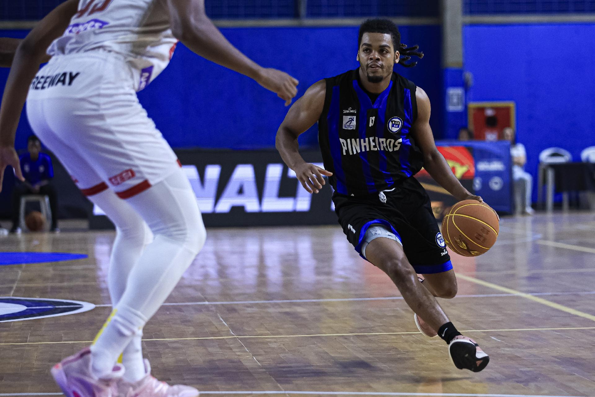David Sloan foi o cestinha do Pinheiros no quarto jogo das quartas de final do NBB contra o Sesi Franca - undefined