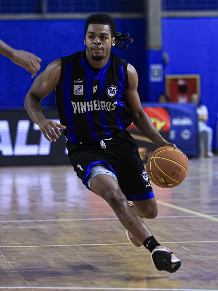 David Sloan foi o cestinha do Pinheiros no quarto jogo das quartas de final do NBB contra o Sesi Franca David Sloan foi o cestinha do Pinheiros no quarto jogo das quartas de final do NBB contra o Sesi Franca