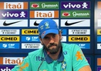 Alisson conta como é trabalhar com Ancelotti: 'Impressiona a todos'