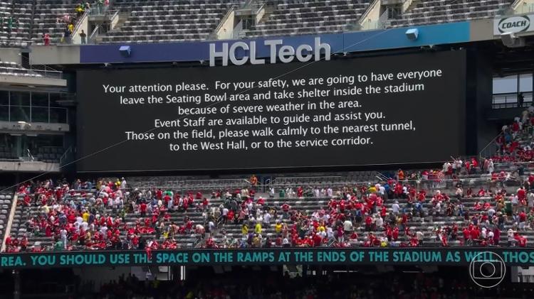 Aviso no estádio Metlife sobre a paralisação de Palmeiras e Al Ahly Aviso no estádio Metlife sobre a paralisação de Palmeiras e Al Ahly