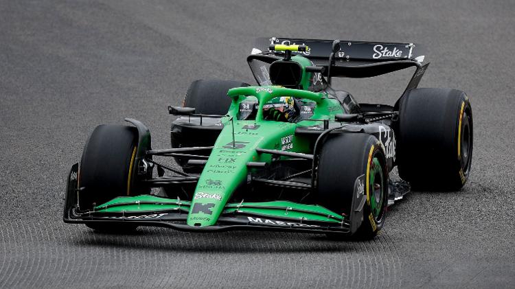 Gabriel Bortoleto durante prova de sprint no GP do Brasil de 2025, a bordo do seu Sauber