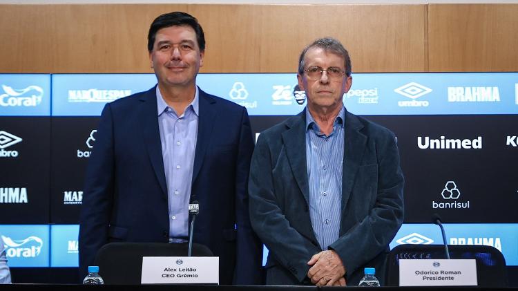 Alex Leitão (esquerda), CEO do Grêmio, ao lado do presidente Odorico Roman