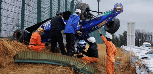 F1: piloto reserva da Williams capota em acidente forte no Japão; veja