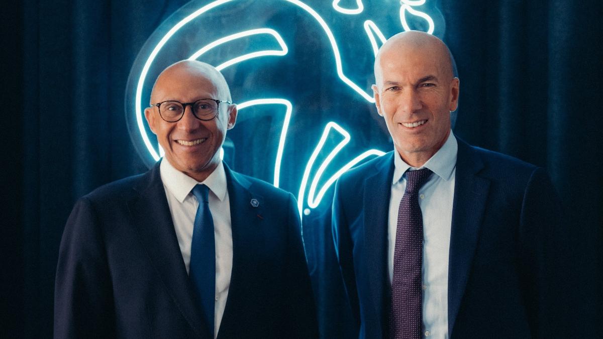 Zidane é anunciado como técnico da França e diz: 'Único cargo que eu queria'