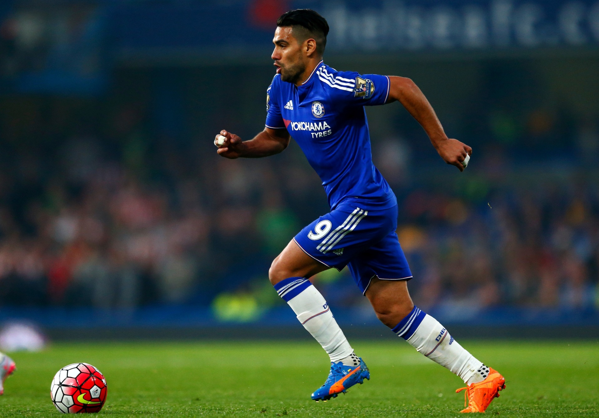 Falcao García em ação com a camisa do Chelsea - Julian Finney/Getty Images