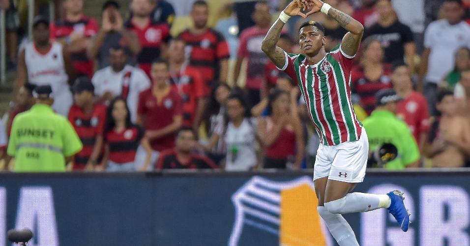 Yony Gonzalez comemora gol de pênalti para o Fluminense durante partida contra o Flamengo pelo Campeonato Carioca