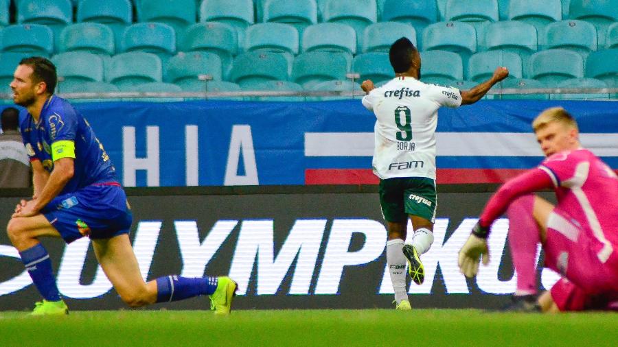 Borja, do Palmeiras, comemora seu gol contra o Bahia - Jhony Pinho/AGIF