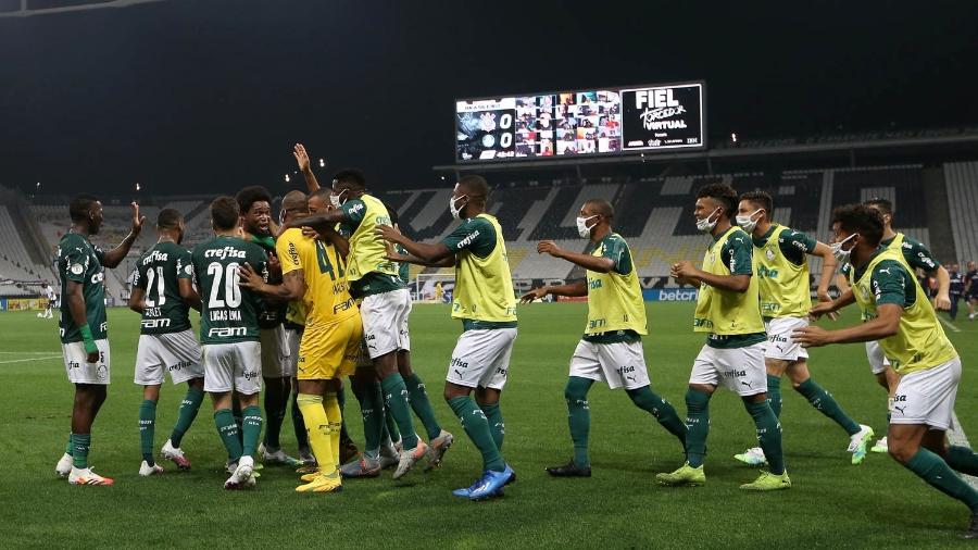 Jogadores do Palmeiras comemoram a vitória sobre o Corinthians - Cesar Greco