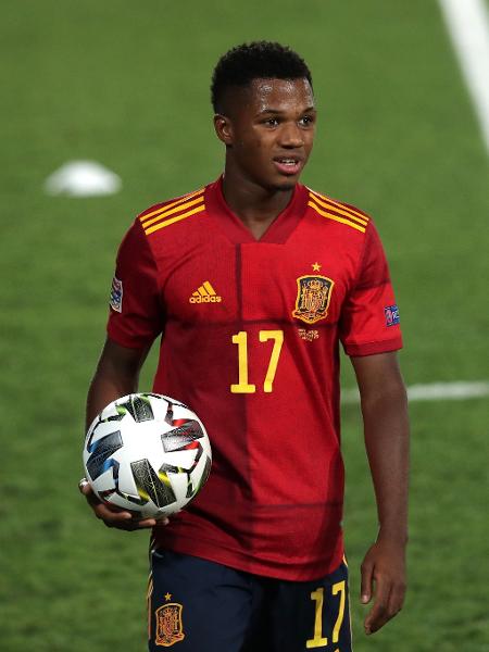 Ansu Fati, em jogo da Espanha contra a Ucrânia, pela Liga das Nações - Gonzalo Arroyo Moreno/Getty Images