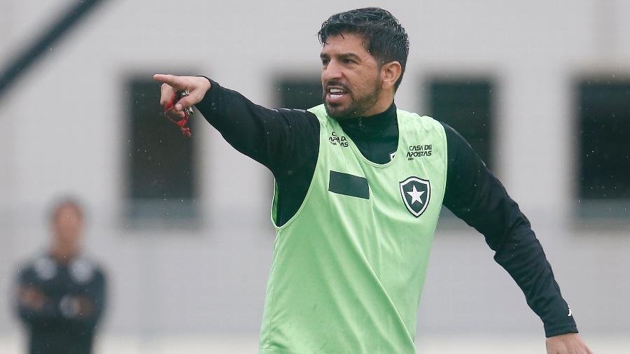 Emiliano Díaz comanda treino do Botafogo - Vitor Silva/Botafogo