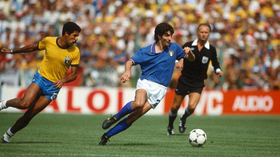 Paolo Rossi, da Itália, e Toninho Cerezo, do Brasil, na Copa do Mundo de 1982