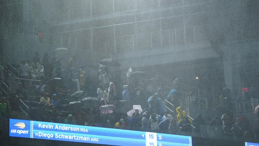 Chuva invade Louis Armstrong Stadium no US Open - USA TODAY Sports