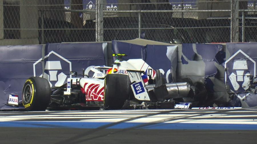 Mick Schumacher (Haas) teve carro parcialmente destruído com a batida na volta 10 do GP da Arábia Saudita - Reprodução/Twitter