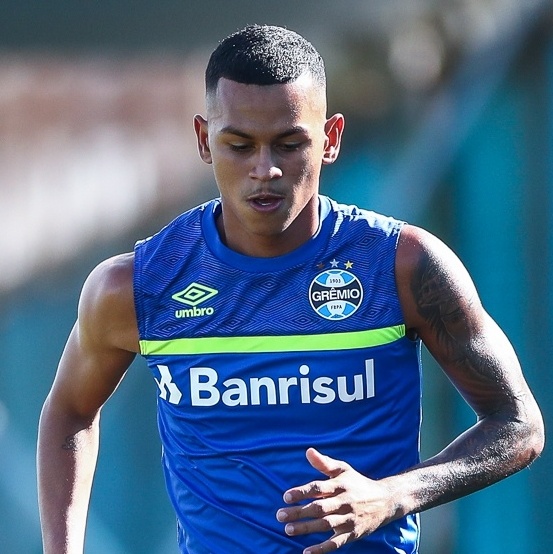 Volante ex-Grêmio é apresentado no Cruzeiro:honrado de vestir essa camisa  - 23/01/2020 - UOL Esporte