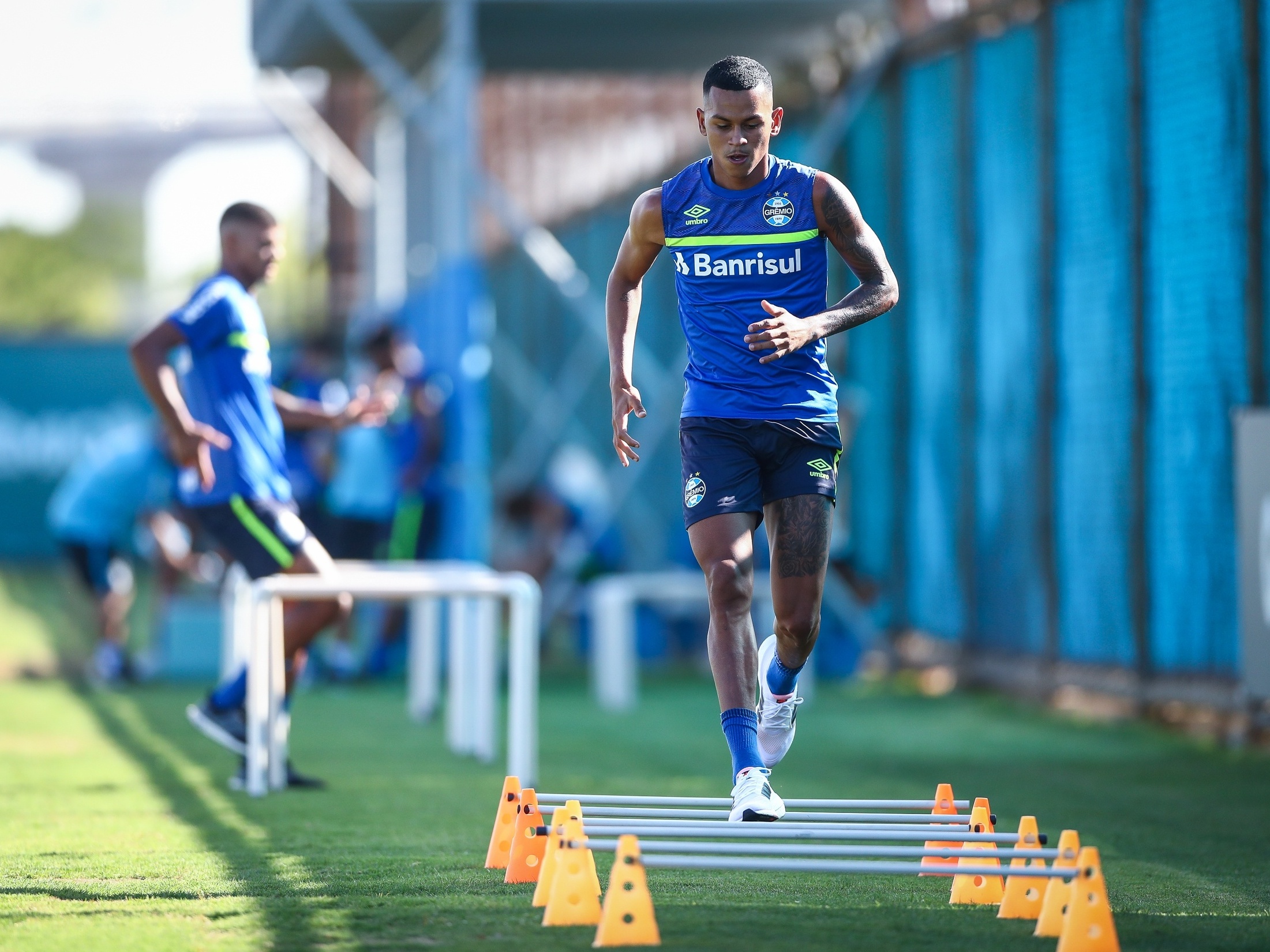 Cruzeiro fecha o cerco e quer atacante do Grêmio que humilhou o Inter