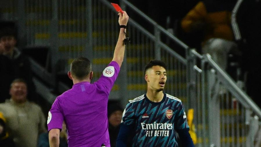 Gabriel Martinelli, do Arsenal, tomou dois cartões amarelos no mesmo lance e foi expulso contra o Wolverhampton - Rebecca Naden/Reuters