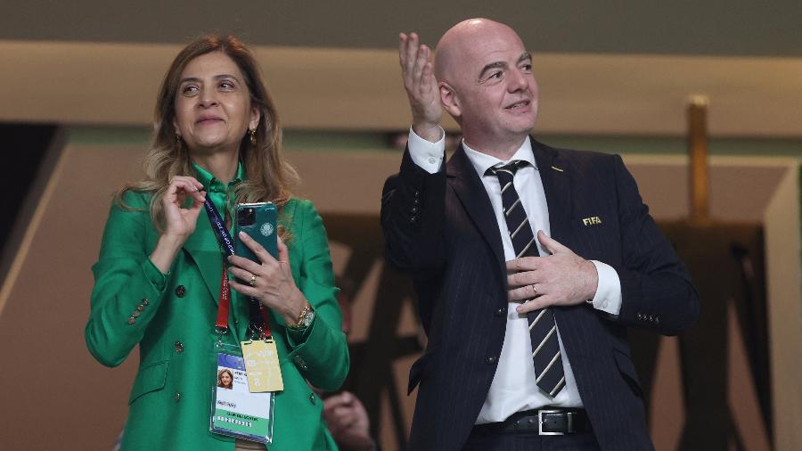 Leila Pereira, presidente do Palmeiras, ao lado de Gianni Infantino, presidente da Fifa, na final do Mundial entre Palmeiras e Chelsea - Matthew Childs/Reuters