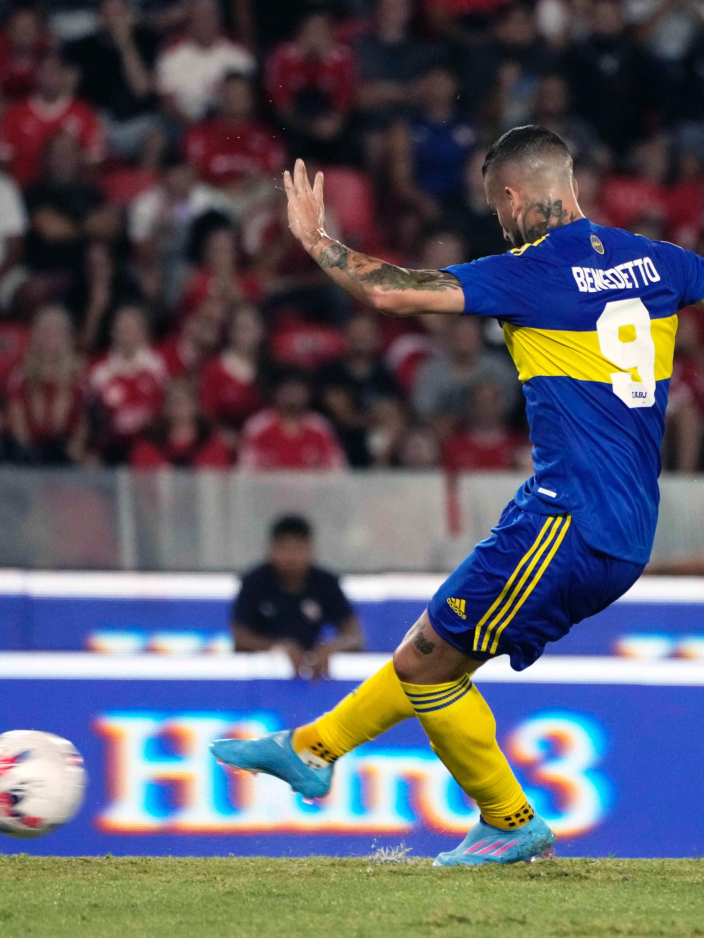 Travessão! Benedetto perde o terceiro pênalti seguido com o Boca Juniors -  Placar - O futebol sem barreiras para você