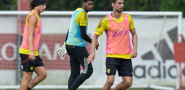 Rodrigo Caio se reapresenta com menos dores e inicia fisioterapia no Fla