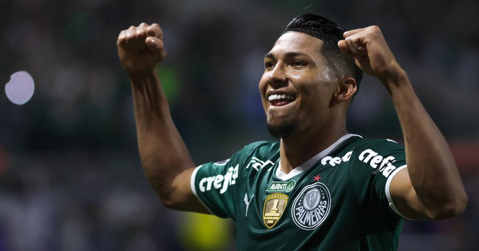 Rony vibra após marcar pelo Palmeiras sobre o Cerro Porteño, pela volta das oitavas da Libertadores 2022