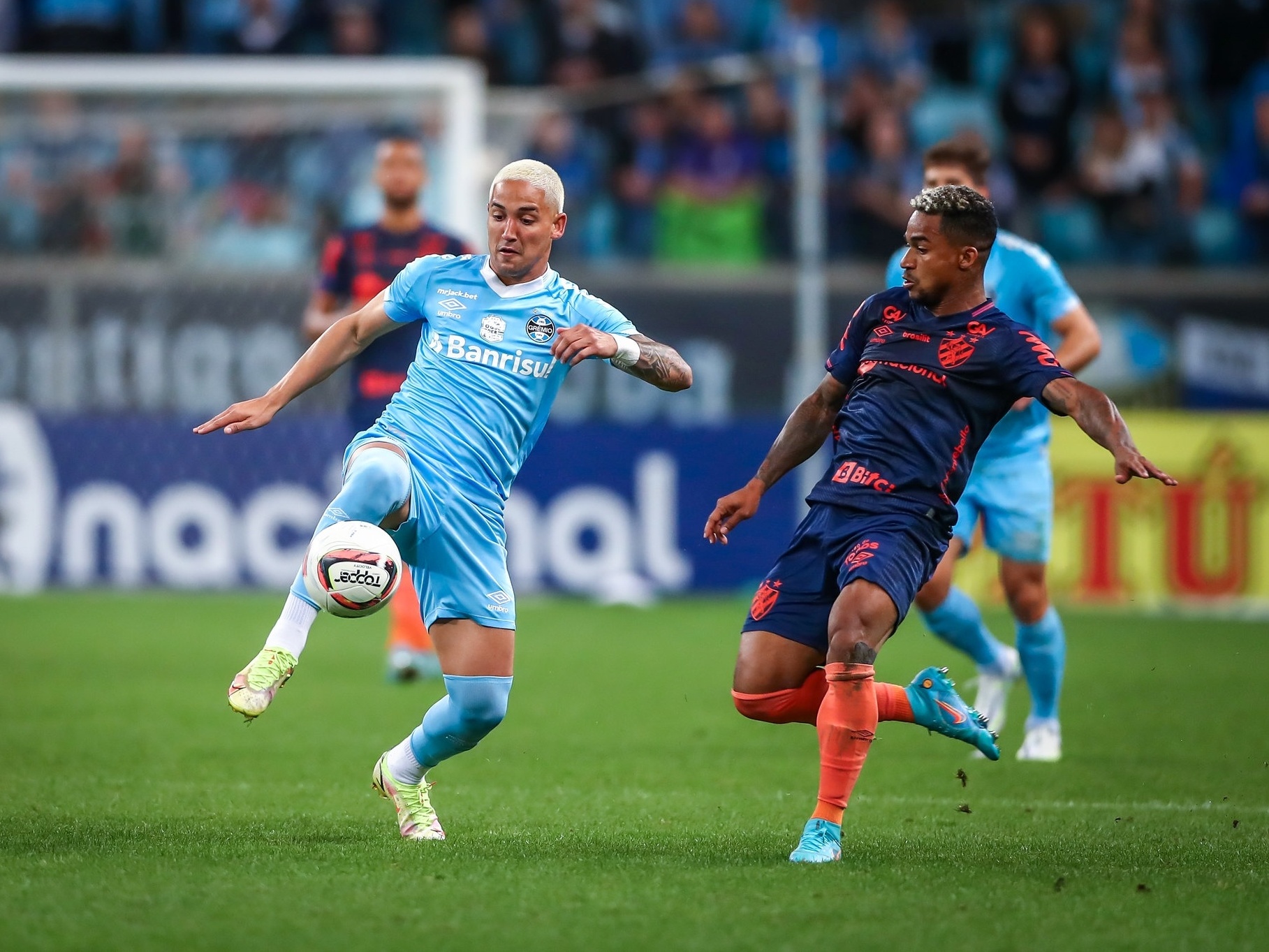 Campeão mundial pelo Grêmio chega ao RS para cirurgia: Com toda a