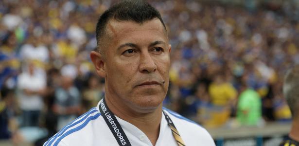 Rival do Corinthians na Libertadores recua e mantém técnico no cargo
