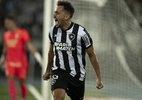 Botafogo vence Universitario e vê luz na Libertadores mesmo na lanterna