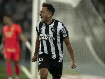 Botafogo vence Universitario e vê luz na Libertadores mesmo na lanterna