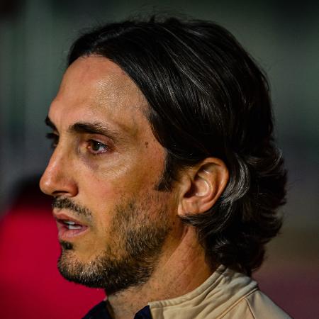 Luis Zubeldía, técnico do São Paulo, durante jogo contra o Grêmio